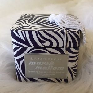 Urban decay lickable body powder in marshmallow